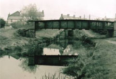 
The railway bridge over the canal,© Photo courtesy of 'cwmbran.info'