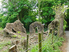 
Well Cottages on Mountain Road below Yew Tree Farm, photo thanks to Tracey Buttwell