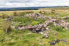 Cefn Crib ruins, The octagonal building, September 2015