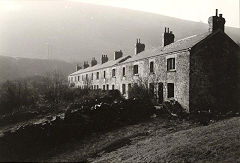 Big Edge Hill, British village, Abersychan, 1977, © Photo courtesy of Walter Clough