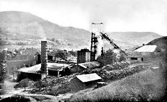 
Risca Blackvein Colliery, later headgear, short chimney and double pitched roof to the screens © Photo courtesy of Jim Coomer