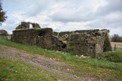 Pen-rhiw-lech barn, near Aberbeeg, November 2013