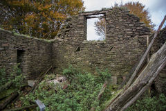 Pen-rhiw-lech barn, near Aberbeeg, November 2013