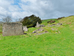 
Twyn-yr-oerfel farm at ST 1841 9052, Bedwas, May 2013