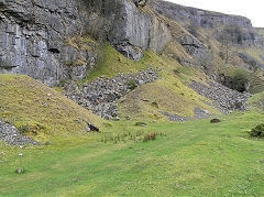 
The end of the Chwar Mawr Tramroad, Llangattock, April 2010