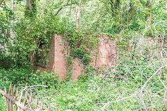 
Cleppa Park fishpond valvehouse, May 2016