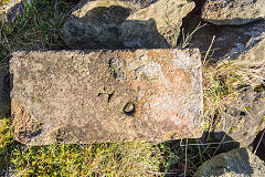 
'HD' small font possibly from Parfitt's Upper Cwmbran brickworks