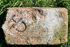 
'HD' large font possibly from Parfitt's Upper Cwmbran brickworks