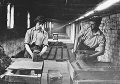 
Workers at the Drury brickworks, Buckley, Flintshire, © Photo courtesy of 'Old Bricks'