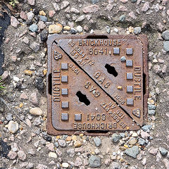 '8041' valve cover, A 'brickhouse' branded cover and believed to be a 'Broads' product, © Photo courtesy of Janet Allinson