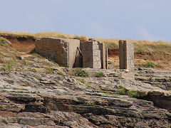 WW2 building, probably an observation post on Little Island, overlooking the harbour, Barry, July 2021