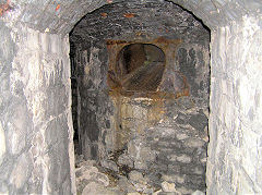 
Aberthaw Pebble Limeworks, Old kilns upper draw-hole, May 2010