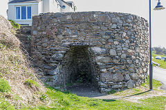 Porthgain village limekiln, April 2015