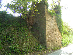 Reynalton bridge North abutments, Saundersfoot, September 2008