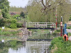 Ocean Basin bridge on the Stroudwater Canal, Stonehouse, April 2024