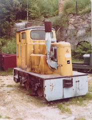 '4', JF 3930044 of 1950 from APCM, Bedfordshire, in the late 1970s, © Photo courtesy of John Failes