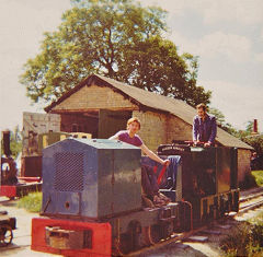 'The Major' OK 7741/37, being used to bump-start the Hunslet, HE 3097/44, 1975, © Photo courtesy of Rick Marner
