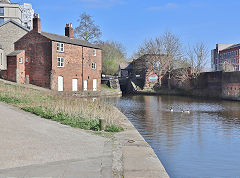 Lock '2' and keepers cottages, Ashton Canal, Central Manchester, Februay 2024