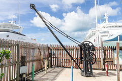 
Hand crane, Antigua, December 2014