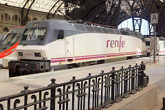 RENFE '252-053-4' at Franca Station, Barcelona, May 2016
