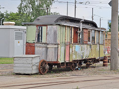 
Leipzig Museum tram '285' from 1907, ex sand car '5671' and garden shed, May 2024