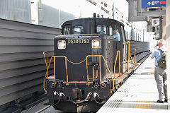 
'DE10 1753' at Kumamoto Station, September 2017 