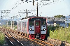 
Waiting for something more interesting than '815 N005' at Ogawa, Kumamoto, September 2017 