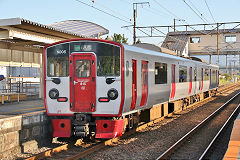 Waiting for something more interesting than '815 N005' at Ogawa, Kumamoto, September 2017