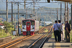 
Waiting for something more interesting than '815 N005' at Ogawa, Kumamoto, September 2017 