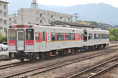 
'MR 618' and 'MR 608'  at Imari, Matsuura Railway, October 2017