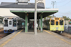 
'MR 607' and 'MR 609' at Imari, Matsuura Railway, October 2017