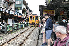 
'DRC 1027' navigates along Shifen Street, February 2020